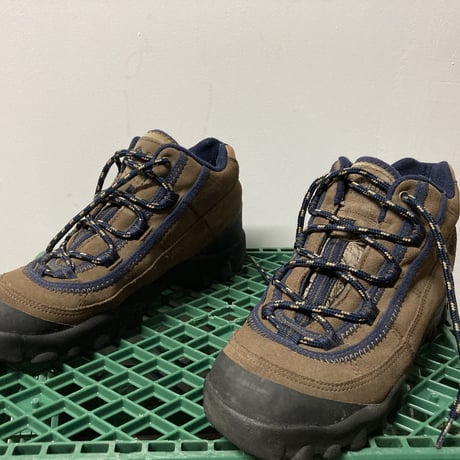 COLUMBIA HIKING BOOTS