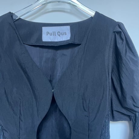 24-09-23 black front design tops [Pull Qus]