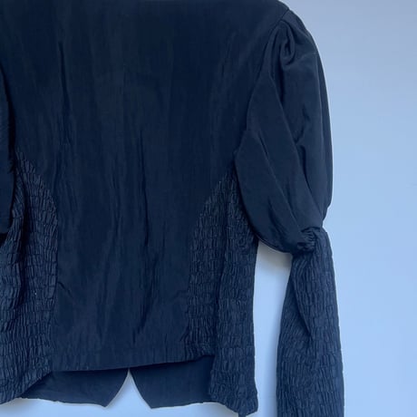 24-09-23 black front design tops [Pull Qus]