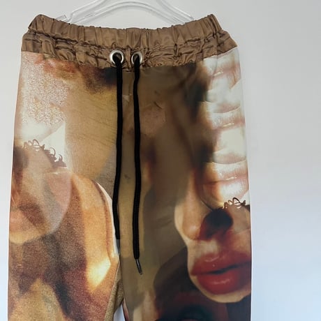 24-04-06 Graphic pants [Pull Qus]