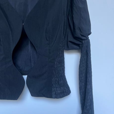 24-09-23 black front design tops [Pull Qus]