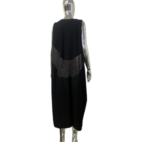24-03-09 Black dress [Pull Qus]