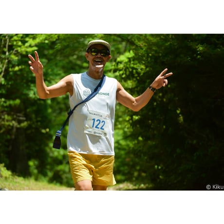 DA MONDE TRAIL ノースリーブTシャツ ドライスムース・ホワイト（リサイクルポリ100%）ロゴカラー・グリーン