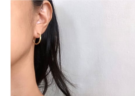 Twisted small thick foop pierced earring