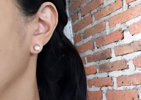 Sun moon simple studs round Pierce / Pearl