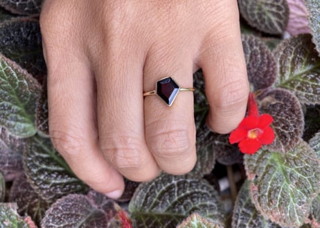 Volcom ring / Garnet