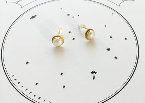 Sun moon simple studs round Pierce / Pearl