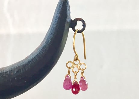 3tear drops  Ruby /18ct gold pierce