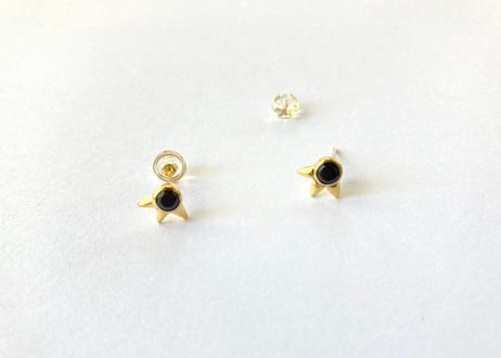 Star shine pierced earring/ Black spinel