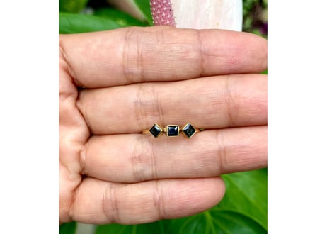 Life goes on Ring / 3 stone black