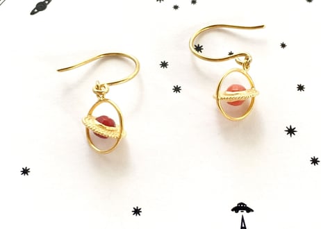 Saturn hook pierce / Red coral