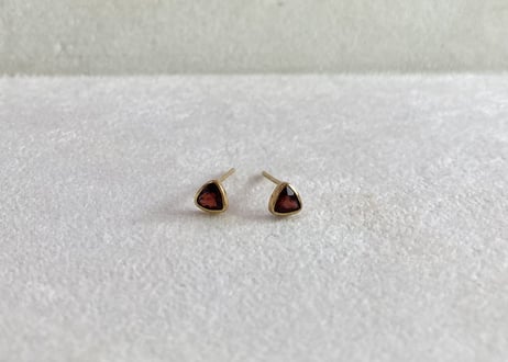 Triangle pair pierce / Garnet