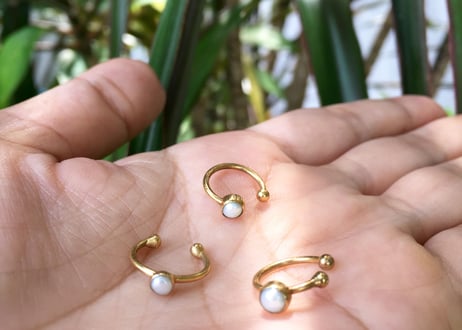 Pearl simple ear cuff