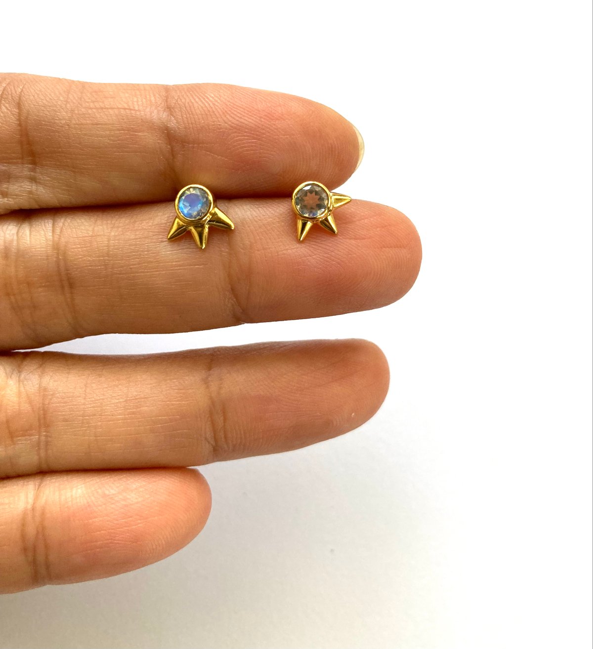Star shine pierced earring/ Rainbow moonstone |
