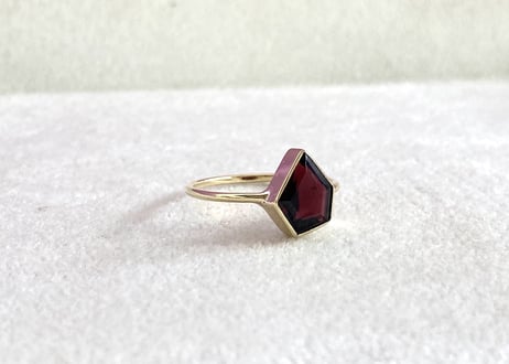 Volcom ring / Garnet