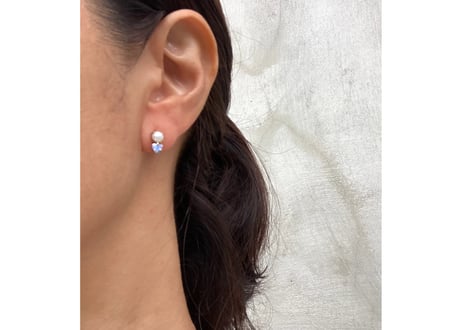 Snow White pearl pierced earring