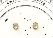 Sunmoon simple studs / Rainbow moonstone Oval