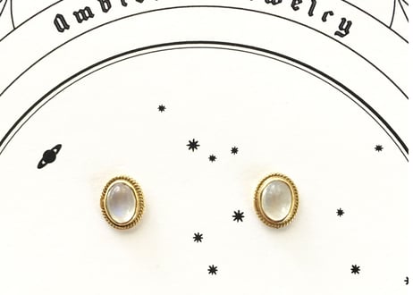 Sunmoon simple studs / Rainbow moonstone Oval