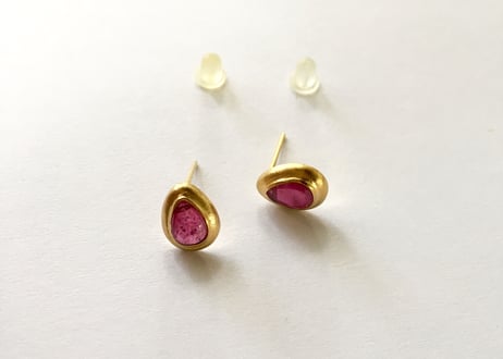 Cabosion tears ruby / pierce