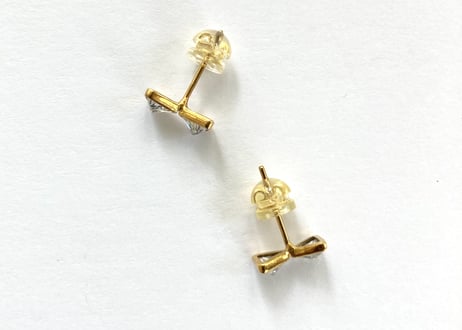 Ribbon in the sky / pierced earring
