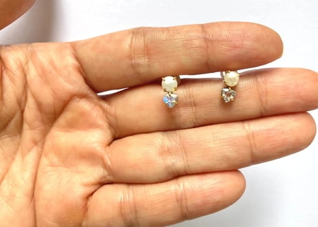 Snow White pearl pierced earring