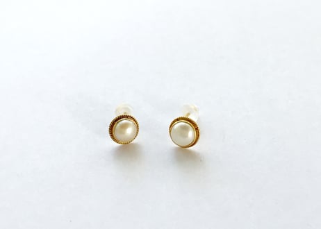 Sun moon simple studs round Pierce / Pearl