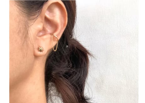 Golden link ear cuff