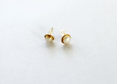 Sun moon simple studs round Pierce / Pearl
