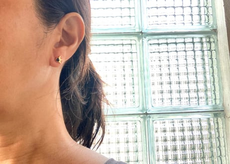 Star shine pierced earring/ Black spinel