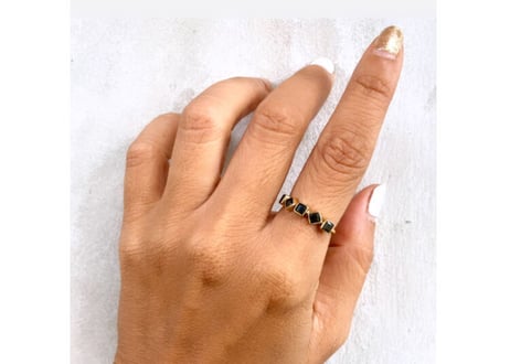 Life goes on Ring / 5 stone Black