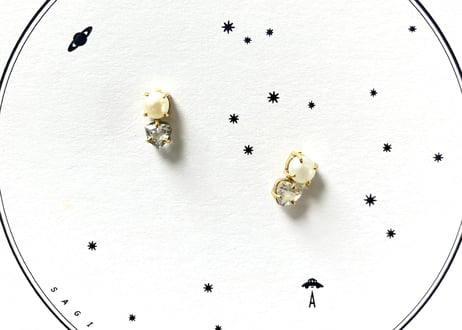 Snow White pearl pierced earring