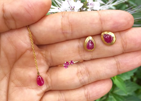 Cabosion tears ruby / pierce
