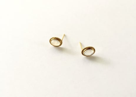 Sunmoon simple studs / Rainbow moonstone Oval