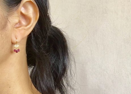 3tear drops  Ruby /18ct gold pierce