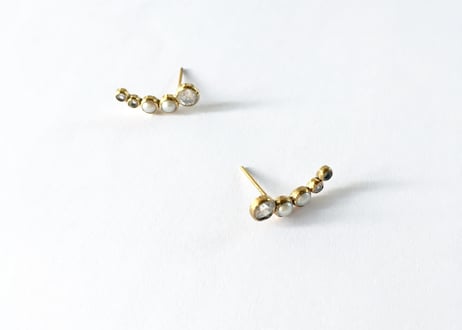 5 Raindrops Pierce / White