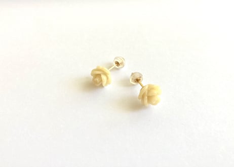 White coral Rose / pierced earring