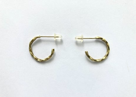 Twisted small thick foop pierced earring