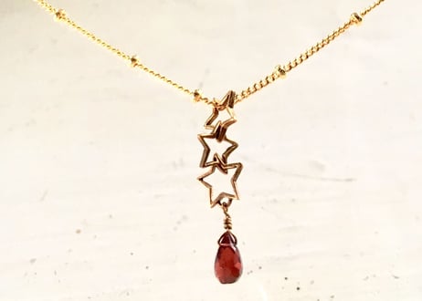 January Birthstone/ Garnet/ 3star charm necklace