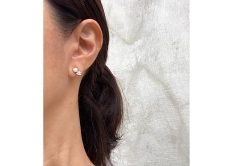 Snow White pearl pierced earring