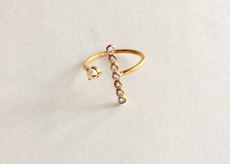 The crux ring/ white zircon, white pearl