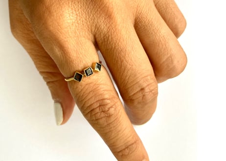 Life goes on Ring / 3 stone black