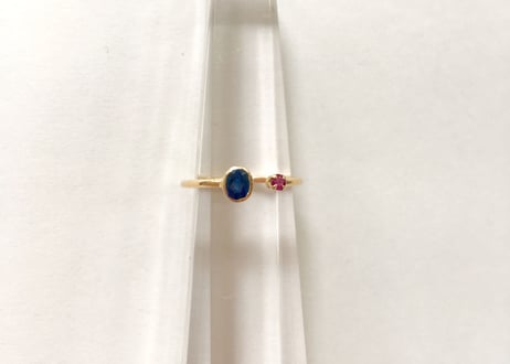 Tiny juicy ring / Blue sapphire & ruby
