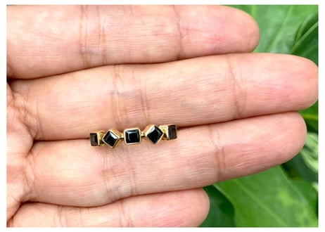Life goes on Ring / 5 stone Black