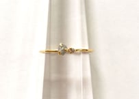 Tiny juicy ring / white & gray diamond