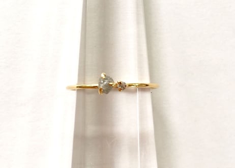 Tiny juicy ring / white & gray diamond