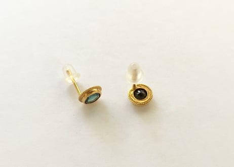 Tourmaline pierce / Dark green round tourmaline