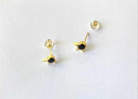 Star shine pierced earring/ Black spinel