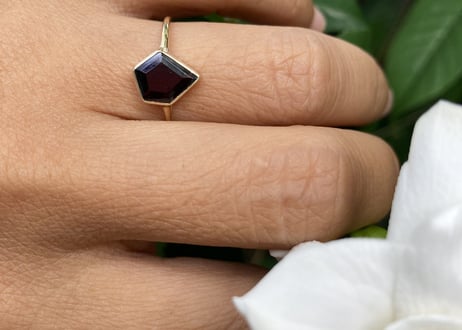 Volcom ring / Garnet