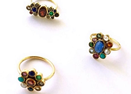 Multi color gems ring / Garnet in center