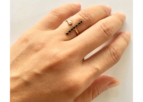 The crux ring/ Black zircon, pearl